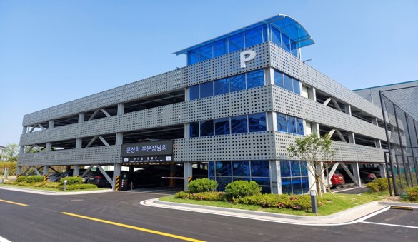 Lightweight Self-Park Structure / Dedicated Parking Building